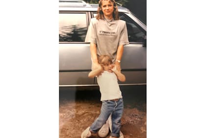 Otros tiempos: Cecilia, durante su infancia, junto a su mamá