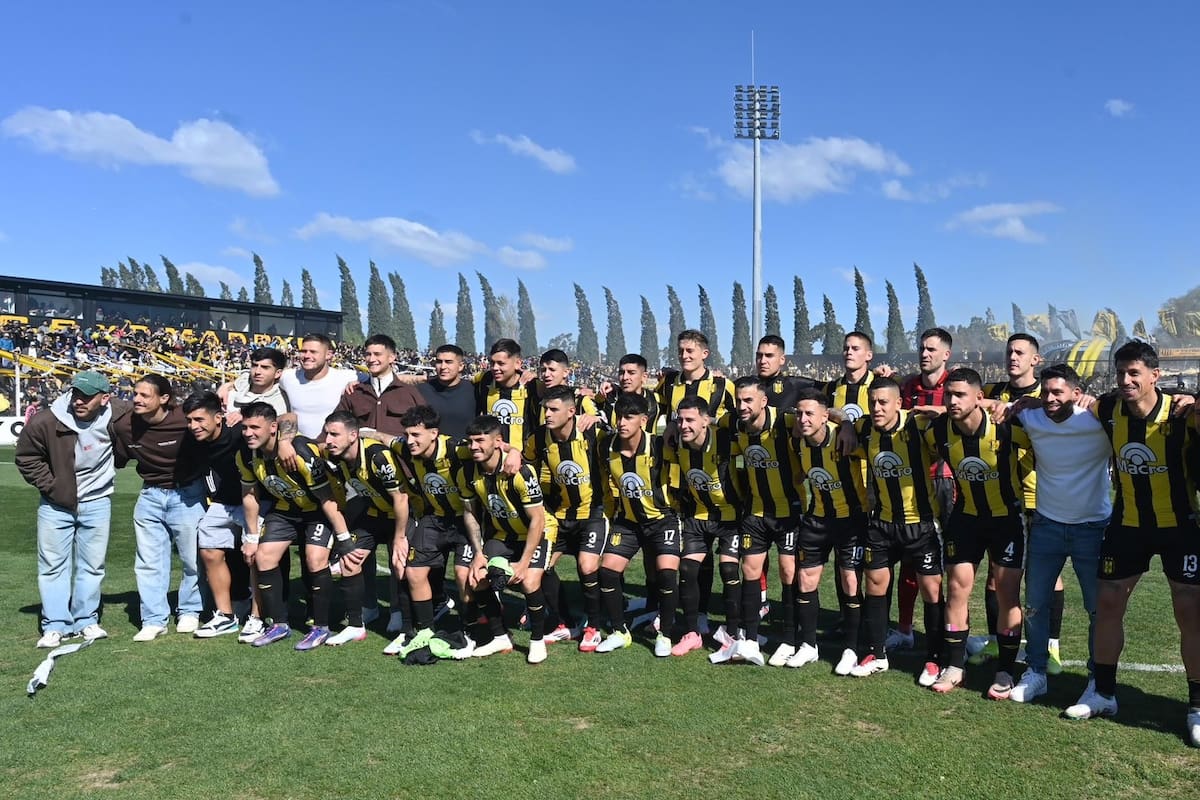 Deportivo Madryn en su estadio, donde este domingo buscará su ascenso a la máxima categoría