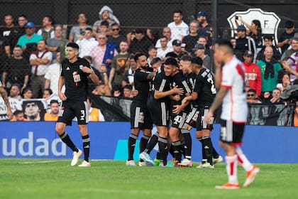 Deportivo Riestra amargó a River en su última visita al Guillermo Laza: lo venció por 2 a 0