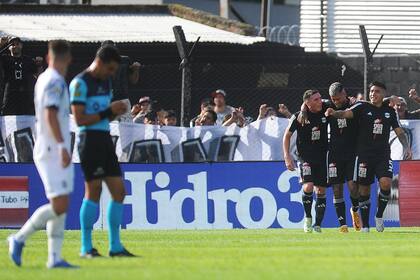 Deportivo Riestra consiguió una histórica victoria sobre Independiente y engrosó su promedio: es uno de los nuevos en la élite