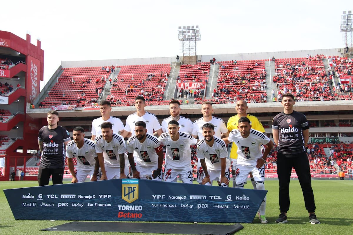 Deportivo Riestra perdió, pero sigue con aire en la lucha por no descender a través de los promedios