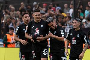 Deportivo Riestra se escapa del último lugar de la tabla de promedios; dio la sorpresa al vencer a River por 2 a 0