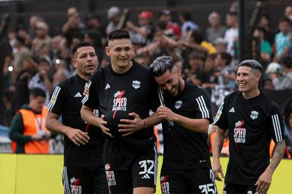 Deportivo Riestra se escapa del último lugar de la tabla de promedios; dio la sorpresa al vencer a River por 2 a 0