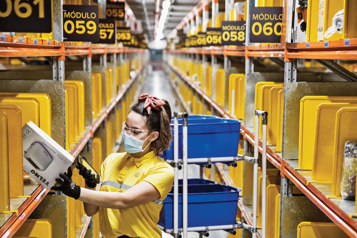 Depósitos de Mercado Libre; la empresa aumentará los costos de envío desde el 1 de agosto