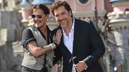 Depp con Bardem, en la presentación de París