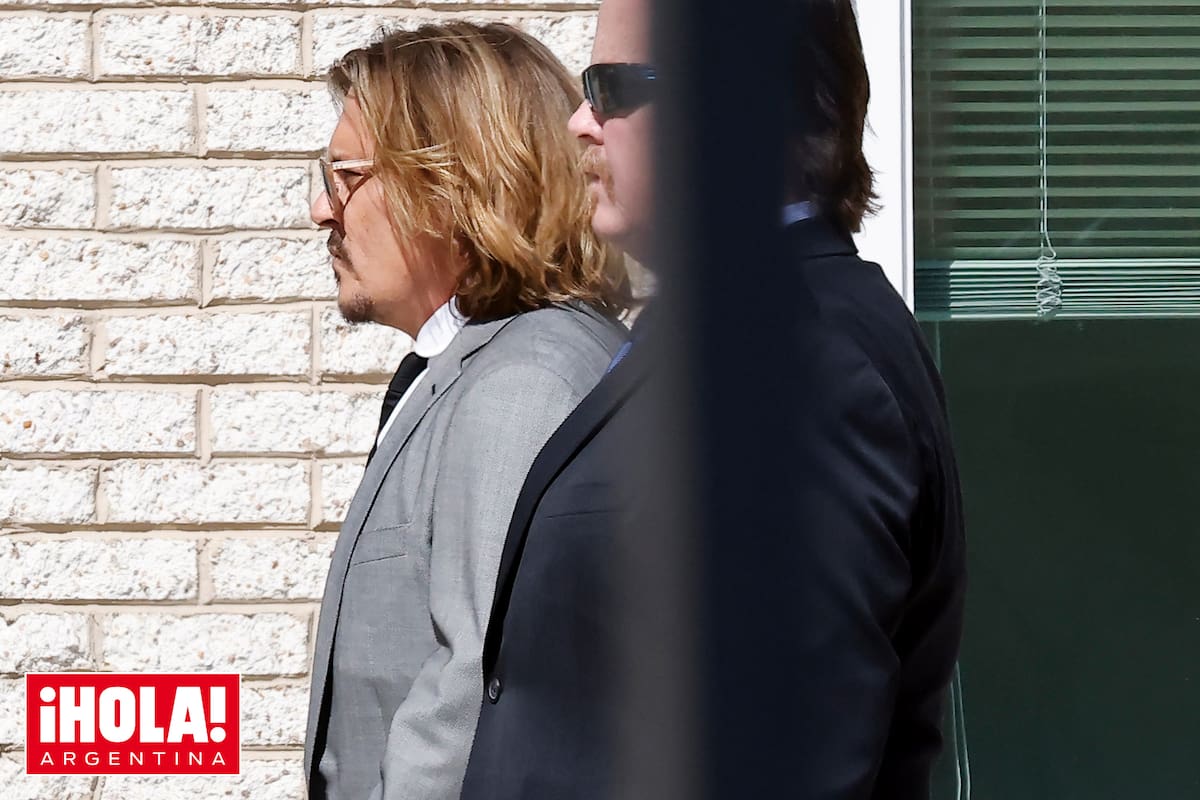 Depp llega a la corte de Fairfax County en Virginia, el lunes 11, para el inicio del juicio en el que le reclama 50 millones de dólares a Amber Heard, por los “daños provocados a su imagen”.