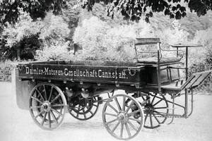 Der erste Daimler Lastwagen Der erste Daimler Lastwagen
Der erste Daimler Lastwagen Der erste Daimler Lastwagen