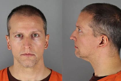 Derek Chauvin, policía de Minneapolis, fue imputado por cargos de homicidio tras detener a George Floyd y reducirlo ejerciendo presión en el cuello, lo que le provocó la muerte