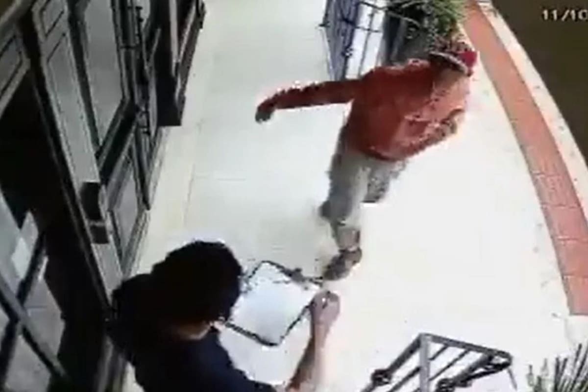 Derribó a un ladrón de un solo golpe letal: murió en el acto