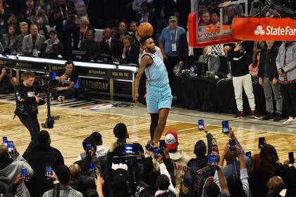 Derrick Jones Jr. ganó el concurso de volcadas