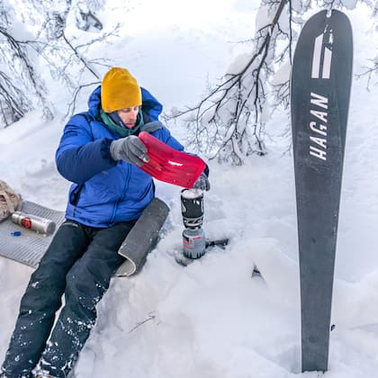 Derritiendo nieve para hacer agua.