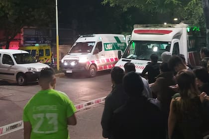 Derrumbe en Floresta: vecinos aguardan a conocer novedades sobre el incidente que ocurrió poco antes de la medianoche del martes