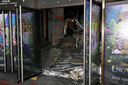 Derrumbe en la planta baja del complejo Cinemark de Palermo