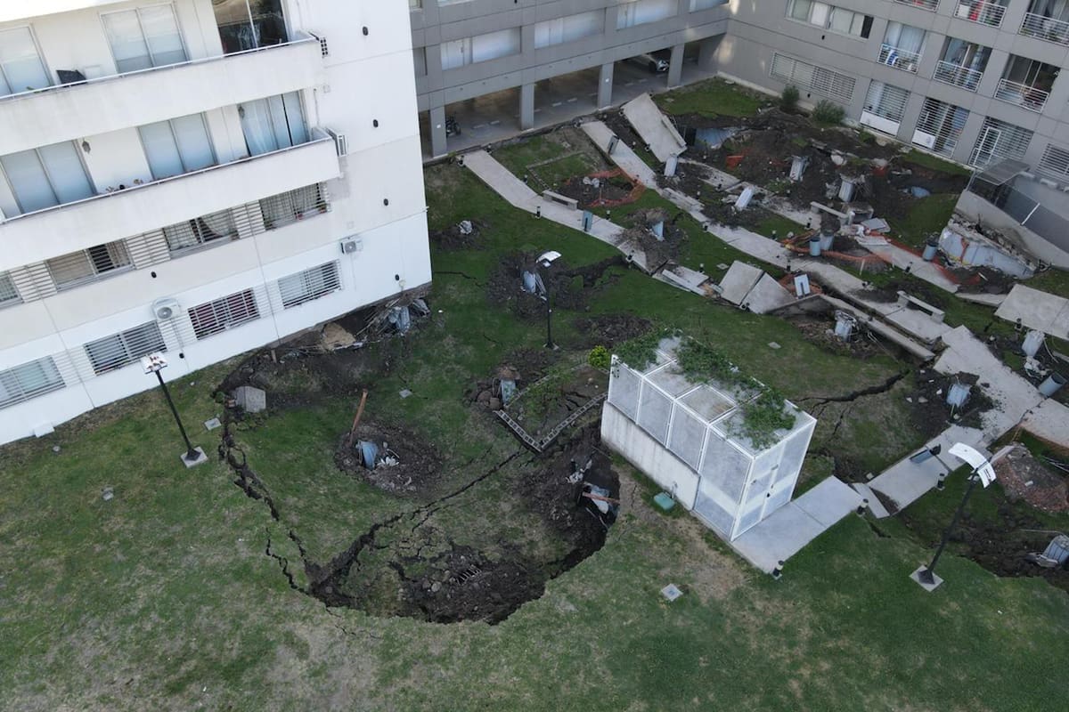 Derrumbe en un complejo de viviendas de Parque Patricios