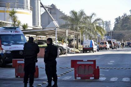 Ambulancias y bomberos en el lugar del derrumbe