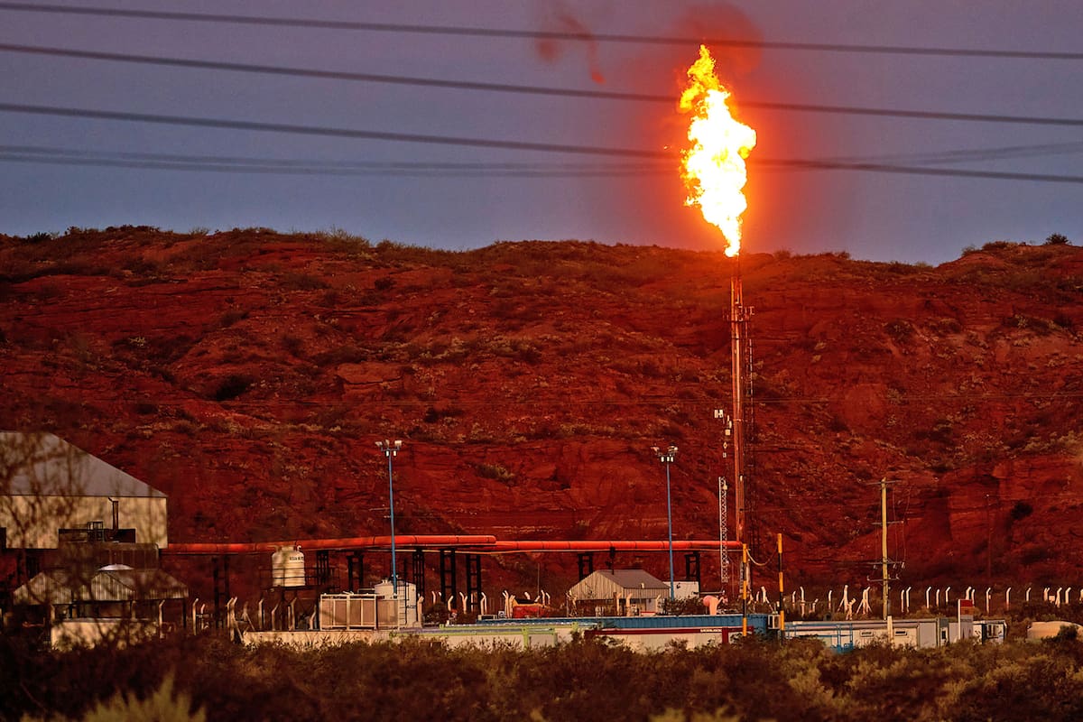 Derrumbe histórico del petróleo: bajó casi 20% y golpea de lleno a Vaca Muerta