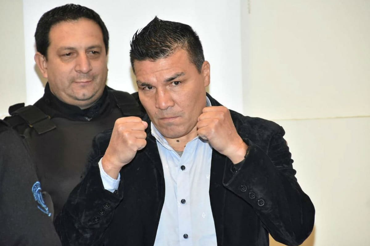 Desafiante. Carlos Baldomir ingresó la semana pasada en la sala de audiencia con gestos amenazantes contra los periodistas, actitud que generó el rechazo de la Asociación de Prensa de Santa Fe