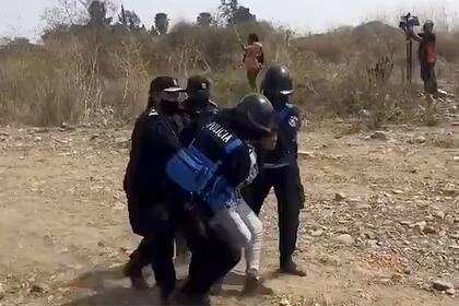 Desalojo por el intento de ocupación a los integrantes de la comunidad Tusca Pacha, ordenado por la Justicia de Jujuy.