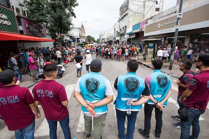 Desalojo de manteros en Liniers: se levantó la totalidad de los puestos y el operativo continúa en la provincia