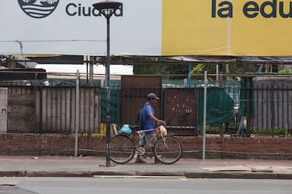 Desalojo de manteros en Liniers: se levantó la totalidad de los puestos y el operativo continúa en la provincia