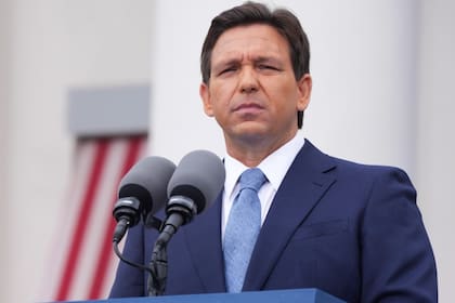 DeSantis afirmó que la medida responde a su compromiso de hacer más eficiente el gobierno