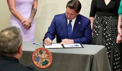 DeSantis firmó una batería de 10 leyes