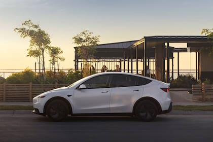 DeSantis señaló que muchos compradores de Tesla eligen esos automóviles por sus prestaciones y características técnicas, y no necesariamente como una defensa exclusiva de la tecnología eléctrica
