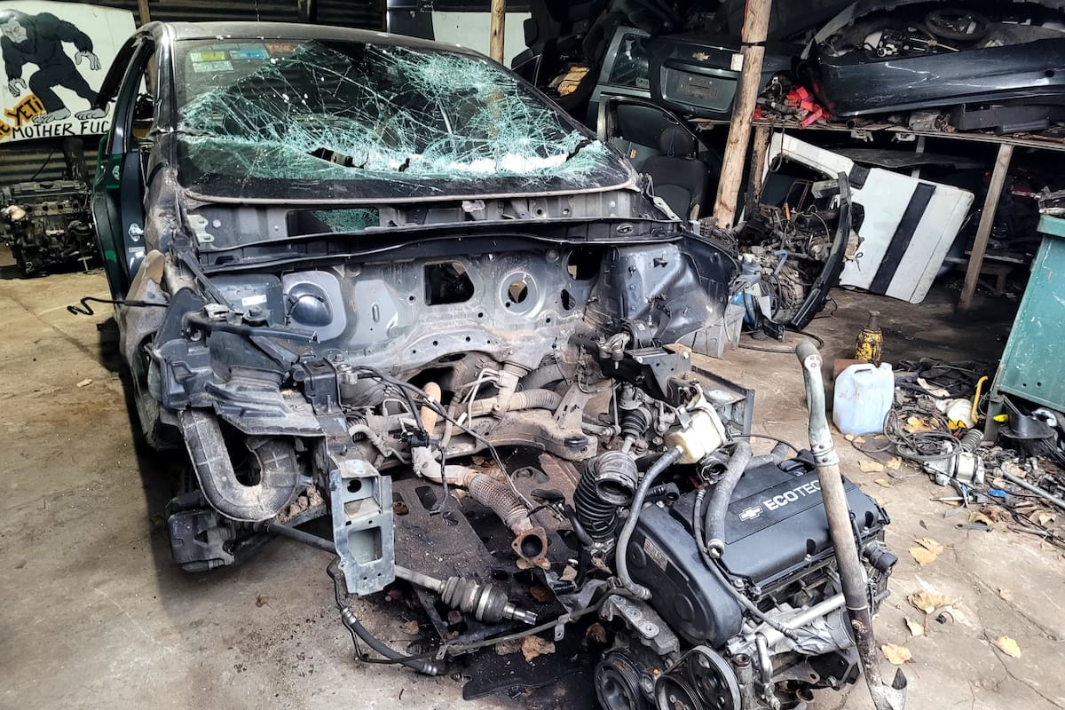 Desarmadero ilegal de autos en La Plata