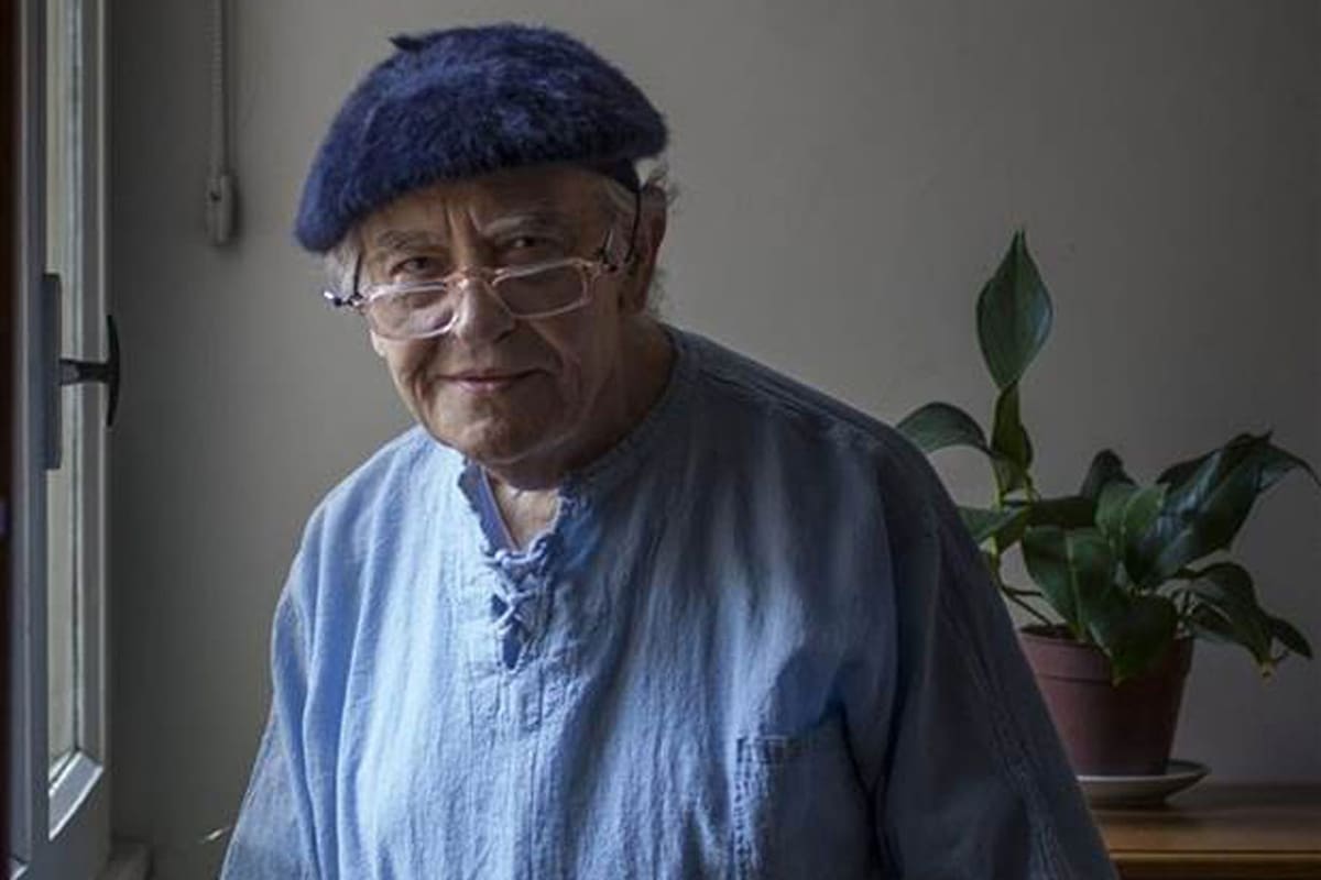 Desarrolló una de las obras poéticas más sólidas de la literatura argentina y algunos de sus trabajos fueron acompañados por su obra gráfica