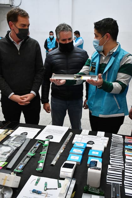 Desarticulación de bandas que clonaban tarjetas bancarias