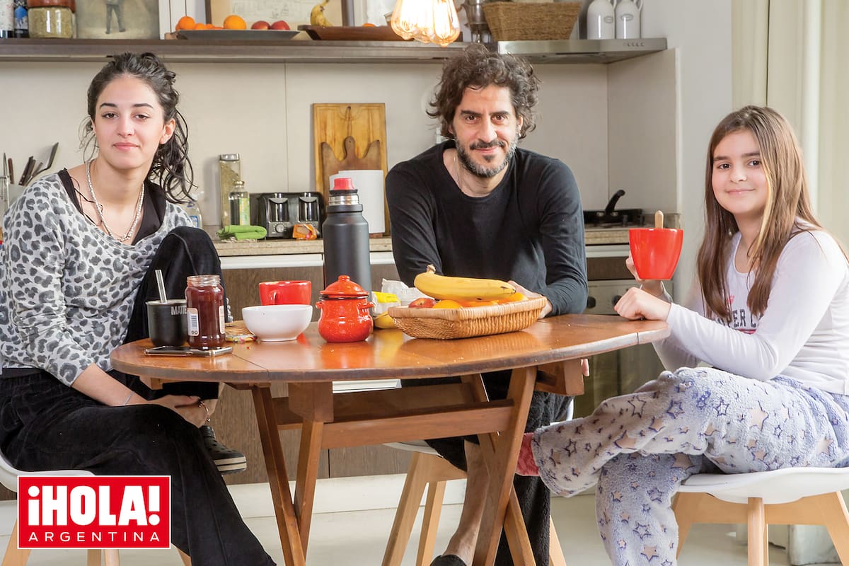 Desayunando con Tute. Junto con Dorotea y Olivia, sus dos hijas, el humorista gráfico dice: "Me doy cuenta de que ellas ya definen del mismo modo humorístico que tengo yo. Es un determinado tipo de humor: el de mi viejo".