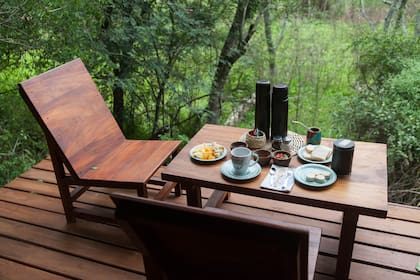 Desayuno con vista al monte en el Paraje La Armonía.