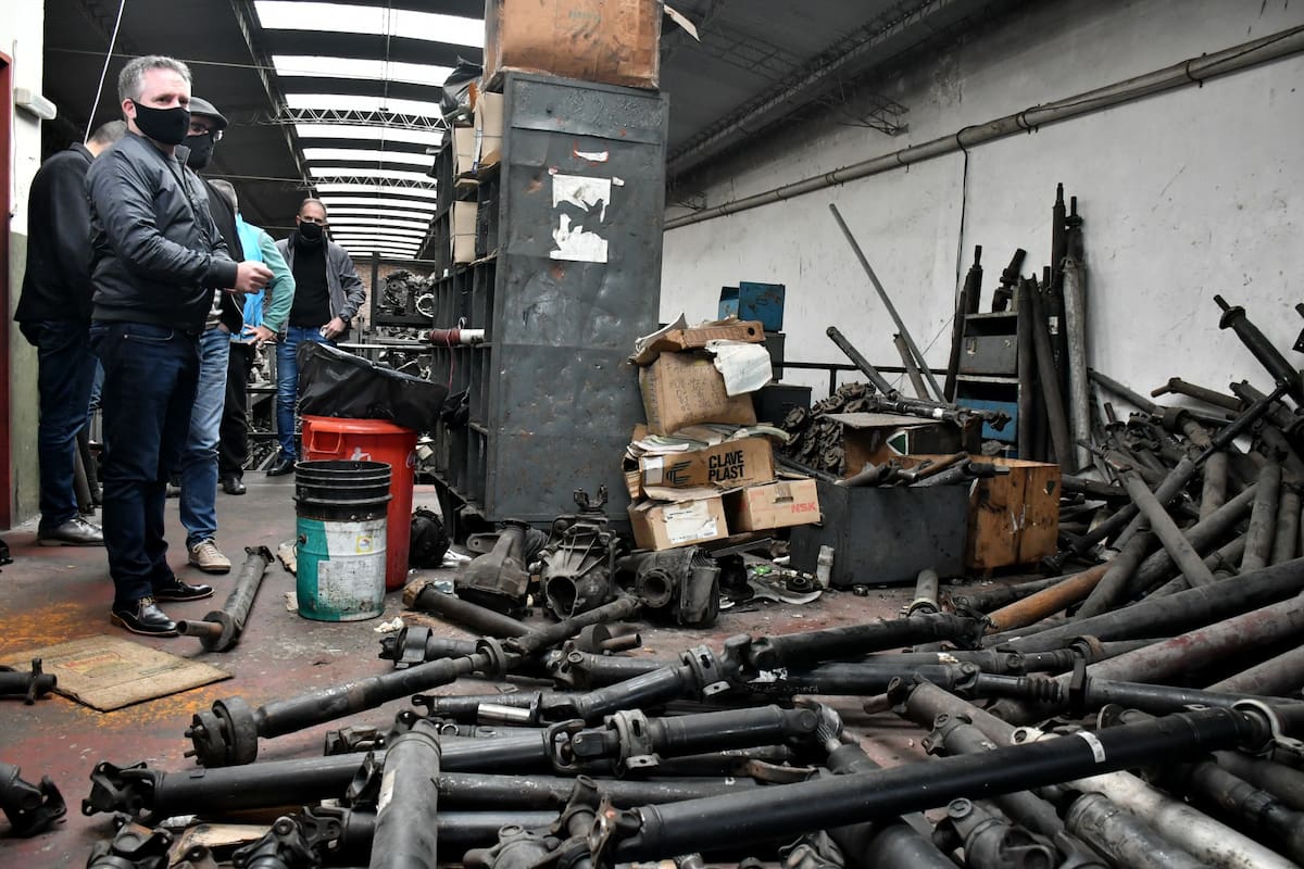 Desbaratan un desarmadero en la zona comercial de Warnes