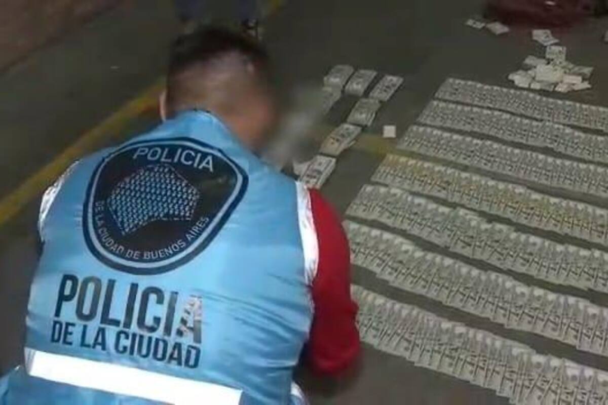 Desbarataron una banda que conseguía dólares a valor oficial y luego los vendía a una cotización superior en las cuevas porteñas