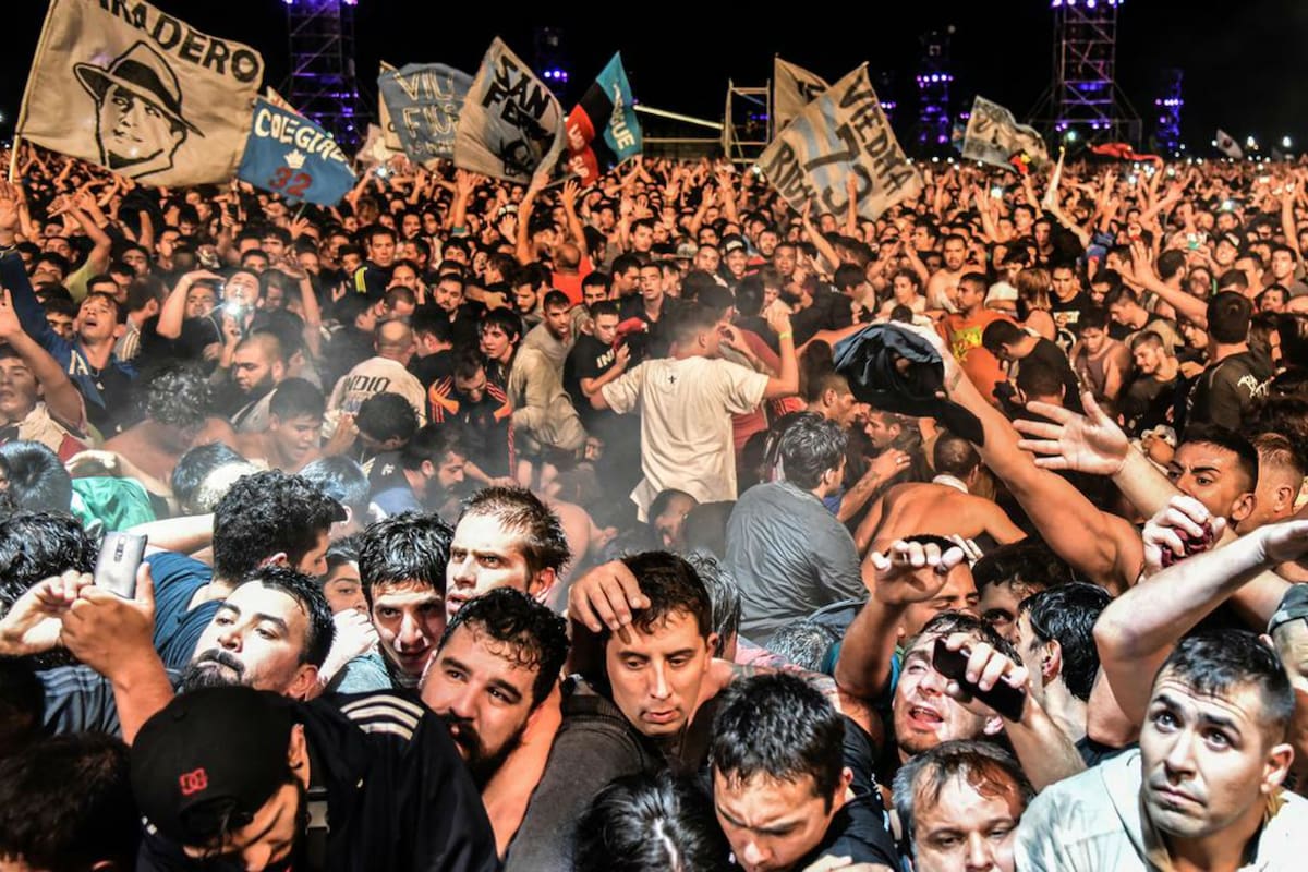 Desbordes en el recital del Indio Solari en Olavarría (en la foto); incidentes en el show de Pity Alvarez en Tucumán; los 194 muertos de República Cromañón