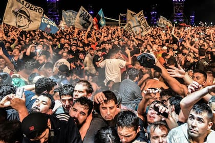 Desbordes en el recital del Indio Solari en Olavarría (en la foto); incidentes en el show de Pity Alvarez en Tucumán; los 194 muertos de República Cromañón