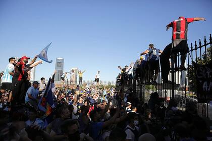 Desbordes frente a la Casa Rosada durante el velatorio de Diego Maradona