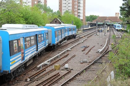 Vista del tren que se salió de las vías