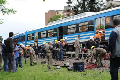 El ramal realiza un servicio reducido desde Victoria