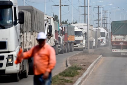 Descarga de cereal en puertos de San Lorenzo y Pto San Martin