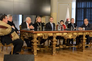 Son descendientes de próceres y se nuclearon en una selecta asociación