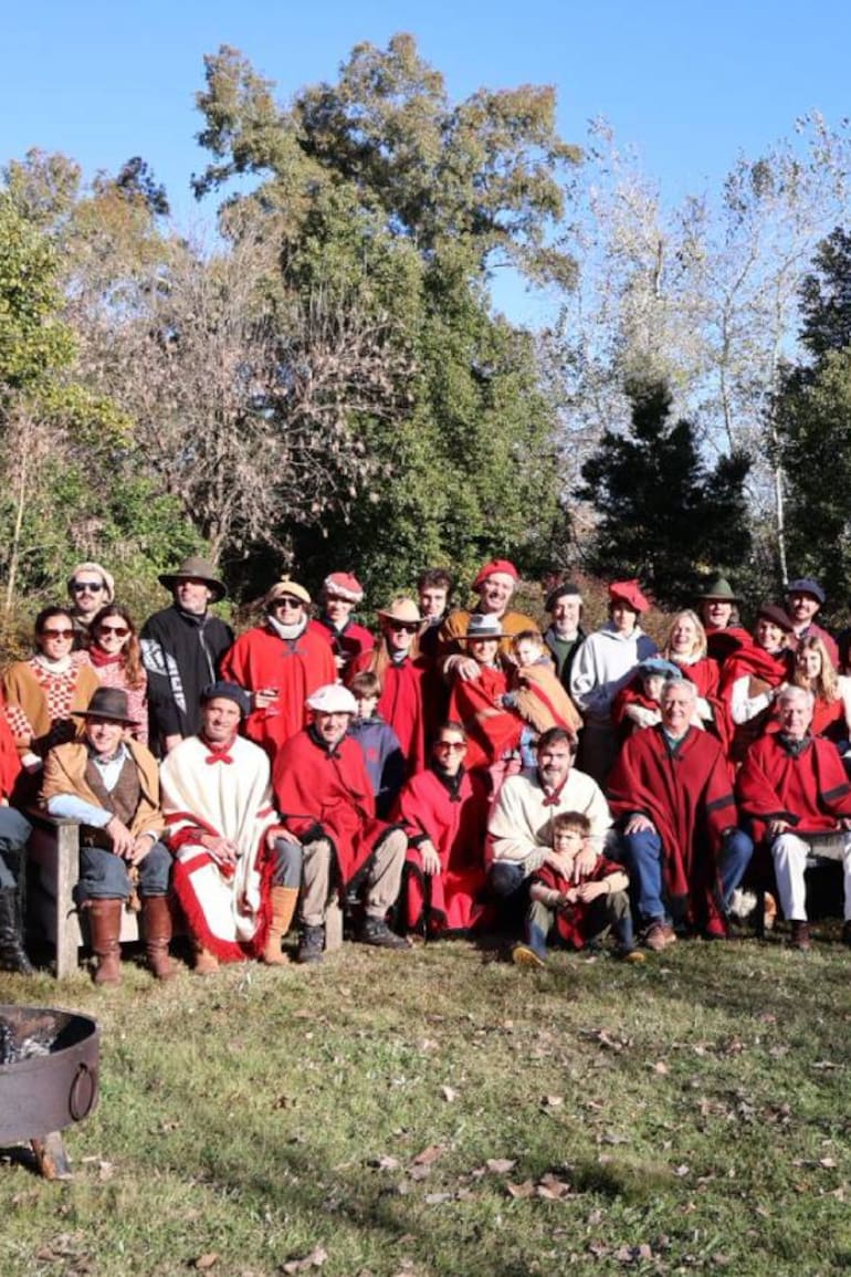 Descendientes de Martín Miguel de Güemes se reunieron en un campo de Cañuelas para recordar al caudillo salteño a los 205 años de su fallecimiento