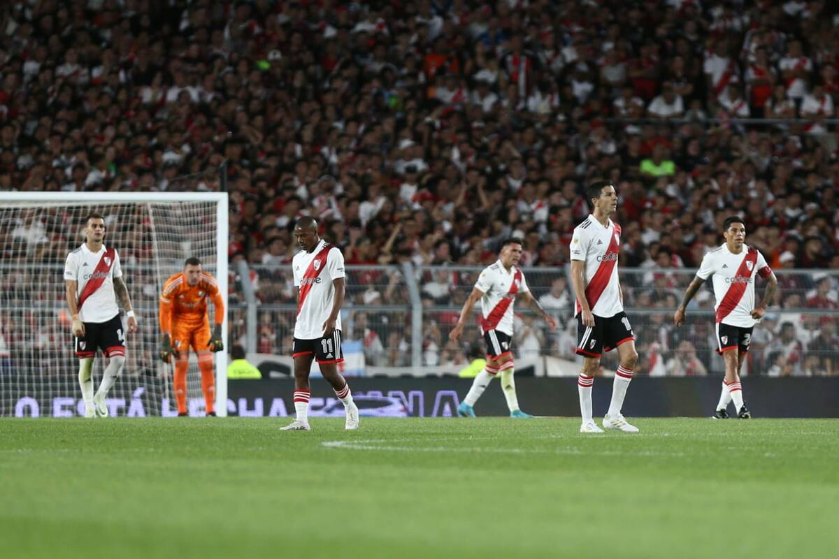 Desconcierto y preocupación: River no controló el juego y los propios errores lo hundieron en la derrota frente a Arsenal