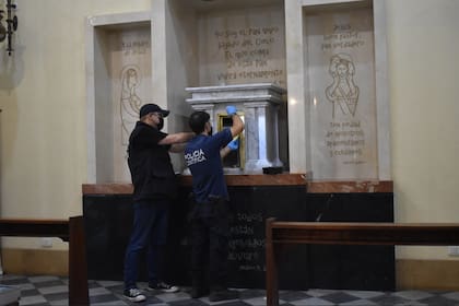 Desconocidos causaron destrozos y se robaron las coronas de la imagen de la Virgen de la Paz y del Niño Jesús - Fuente: Eclesia.info
