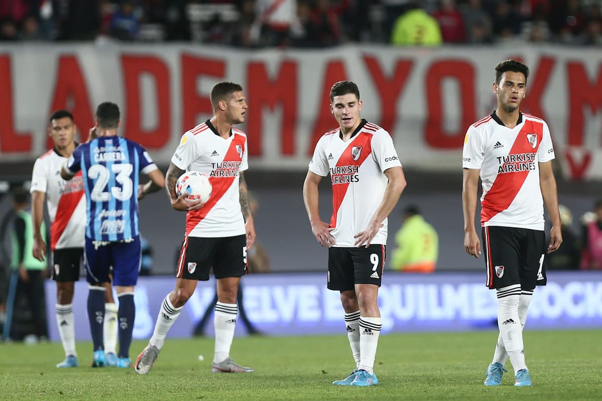 Desconsuelo en Zuculini, Julián Álvarez y Ferreira tras el empate en el Monumental