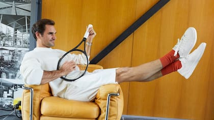 Descontracturado, Roger Federer contó en una entrevista a una revista suiza cómo festejó sus 40 años, cuál es su lista de deseos y el instrumento musical que quiere aprender a tocar.