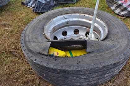 Descubren 425 kilos de cocaína en cubiertas de camión en una gomería abandonada de Salta