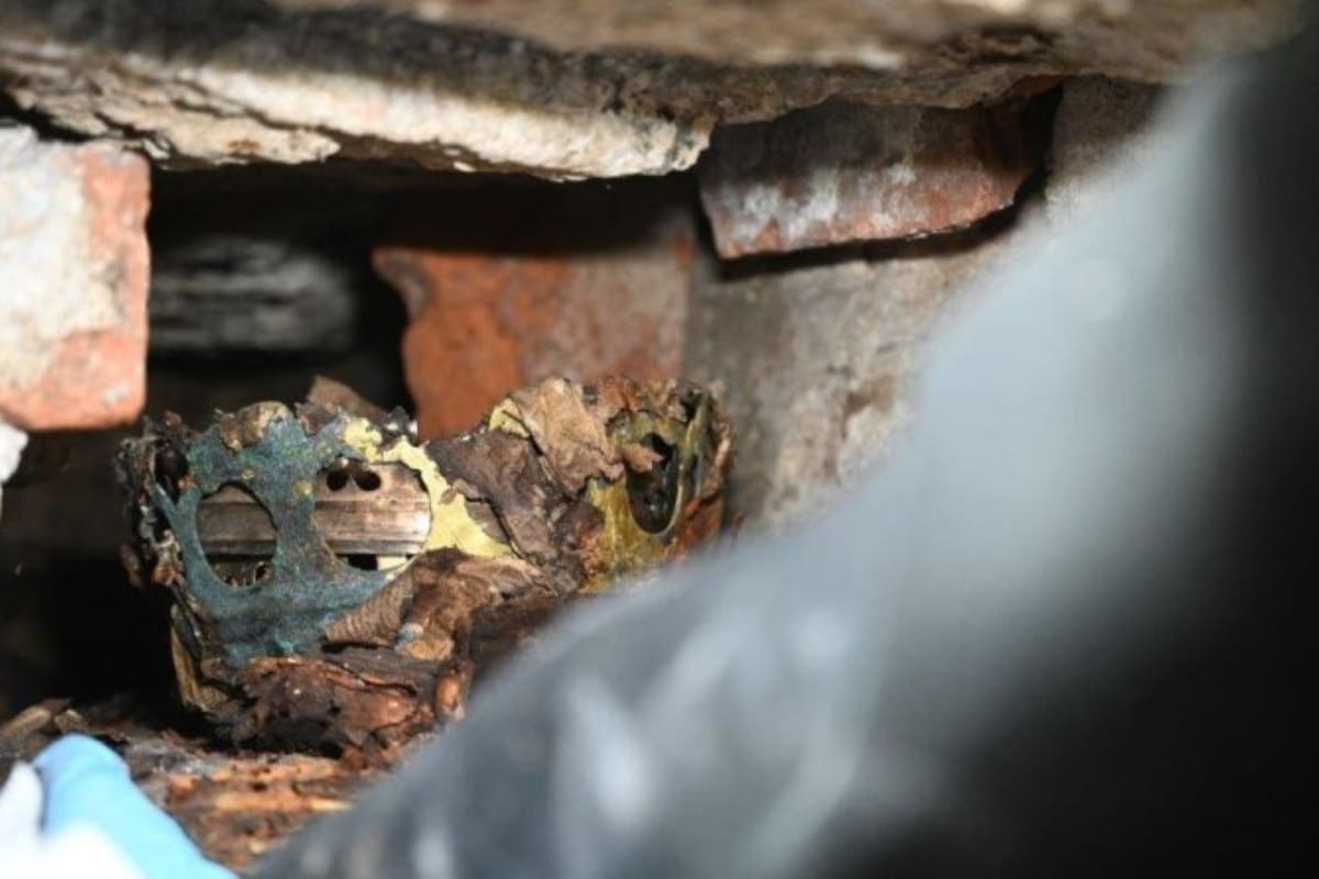 Descubren debajo de una catedral una reliquia monárquica del siglo XV, oculta en la Segunda Guerra Mundial en Lituania