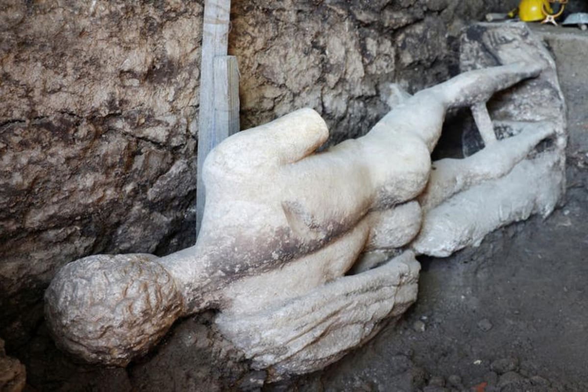 Descubren en Bulgaria la estatua de un dios griego que permaneció oculta 1700 años