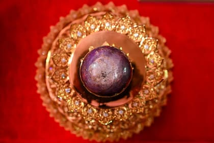 Descubren en Sri Lanka el zafiro más grande de la Tierra